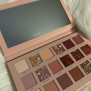 Huda Beauty Nude palette